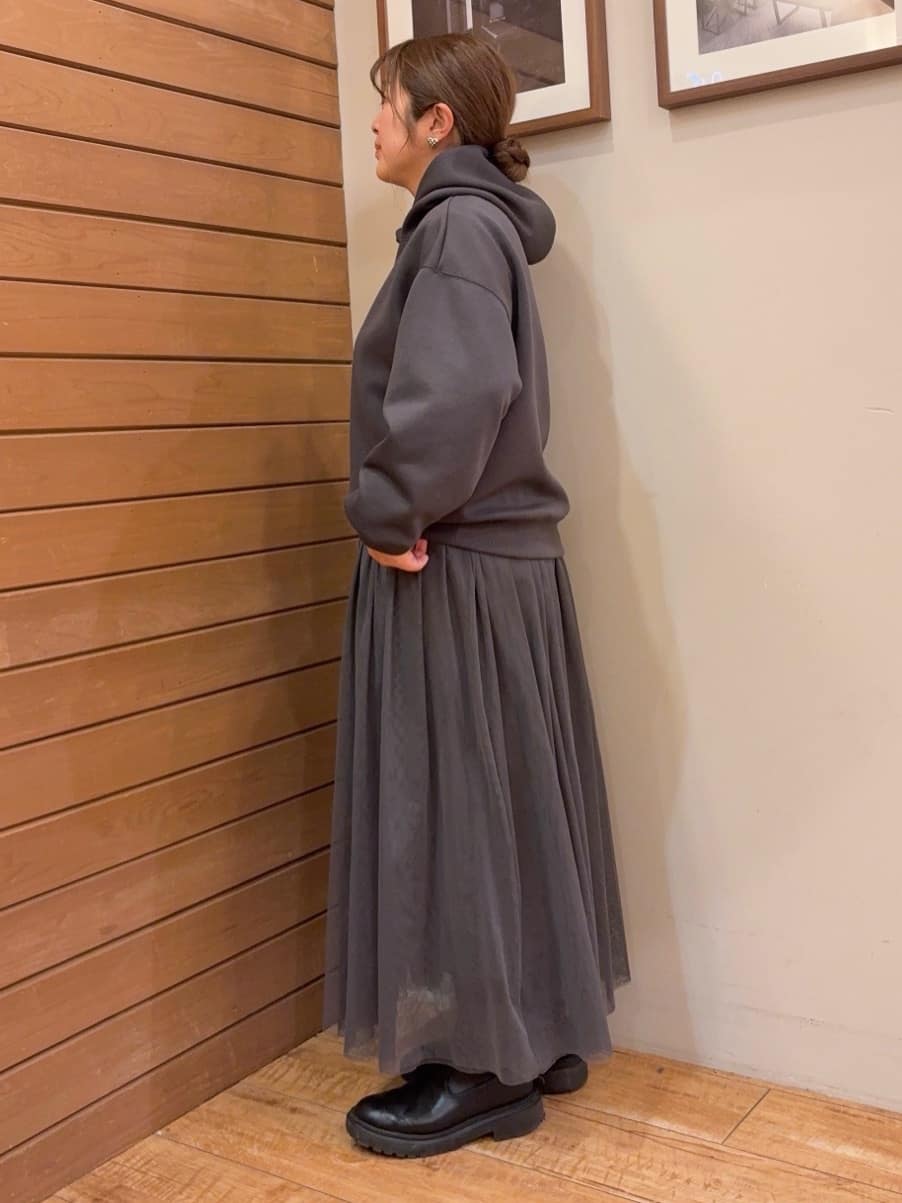 yooocoさんの「SHOO･LA･RUE｜【セットアップ可/S-LL/なめらかタッチ】選べる3柄 ロゴ入りプルパーカ」を使ったコーディネート