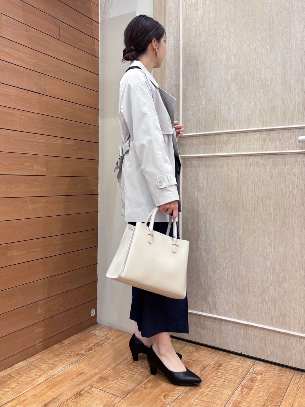 なみさんの「SHOO･LA･RUE｜【S-LL/撥水】通勤やお出かけにも活躍 ミドルトレンチコート」を使ったコーディネート