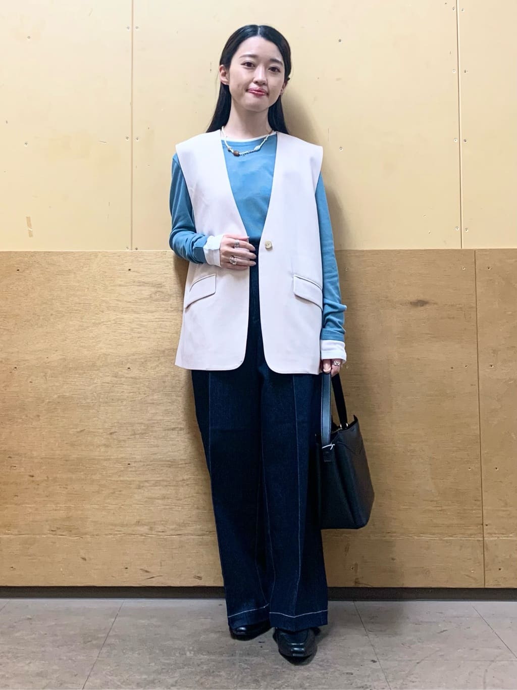 sahoさんの「THE SHOP TK｜【通勤にもカジュアルにも】CAVIAN ジレ/セットアップ可」を使ったコーディネート
