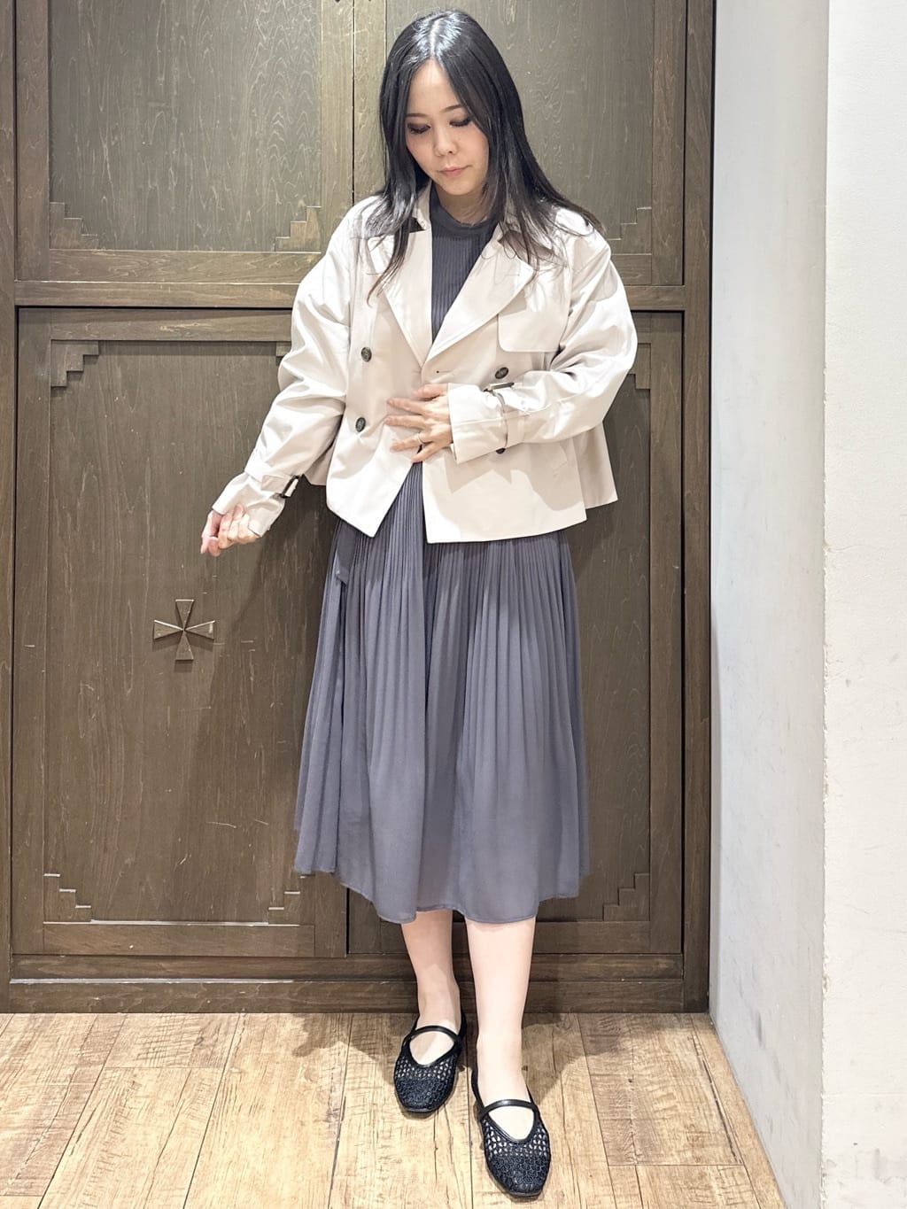 kanaさんの「index｜キャンディスリーブショートトレンチコート【洗濯機OK／撥水／防花粉】《5col》」を使ったコーディネート