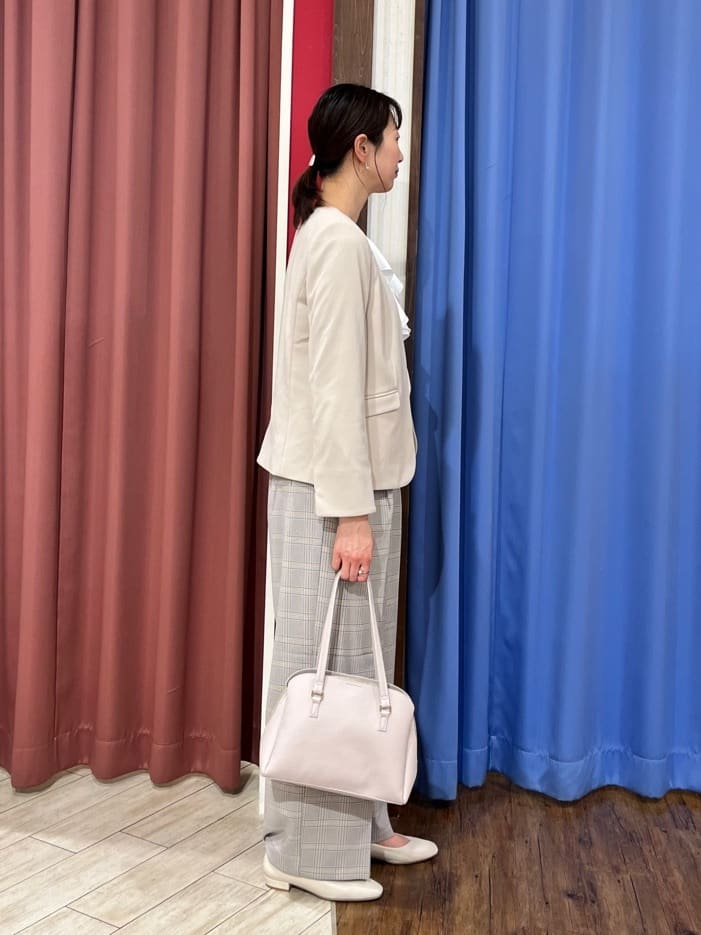 muさんの「SHOO･LA･RUE｜【洗濯機可/セットアップ可/S-3L】きちんと楽に。カットジョーゼットノーカラージャケット」を使ったコーディネート