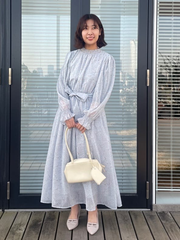 abeさんの「Couture brooch｜【洗える・着映え】楊柳小花シャーリングワンピース」を使ったコーディネート