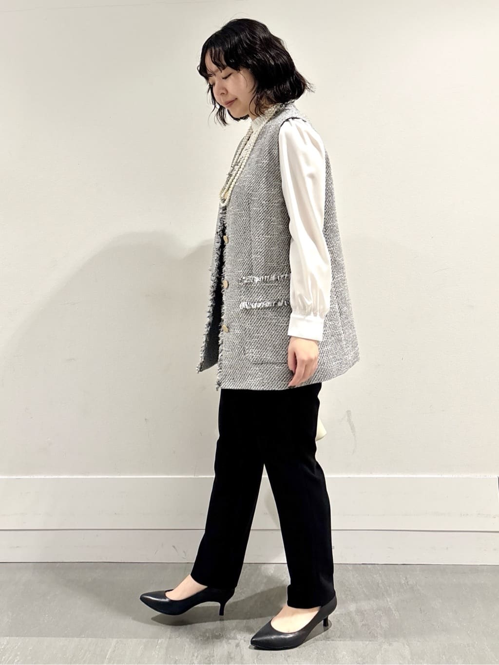 モエカさんの「UNTITLED｜【オンオフ使える】スラブツイード ジレ」を使ったコーディネート