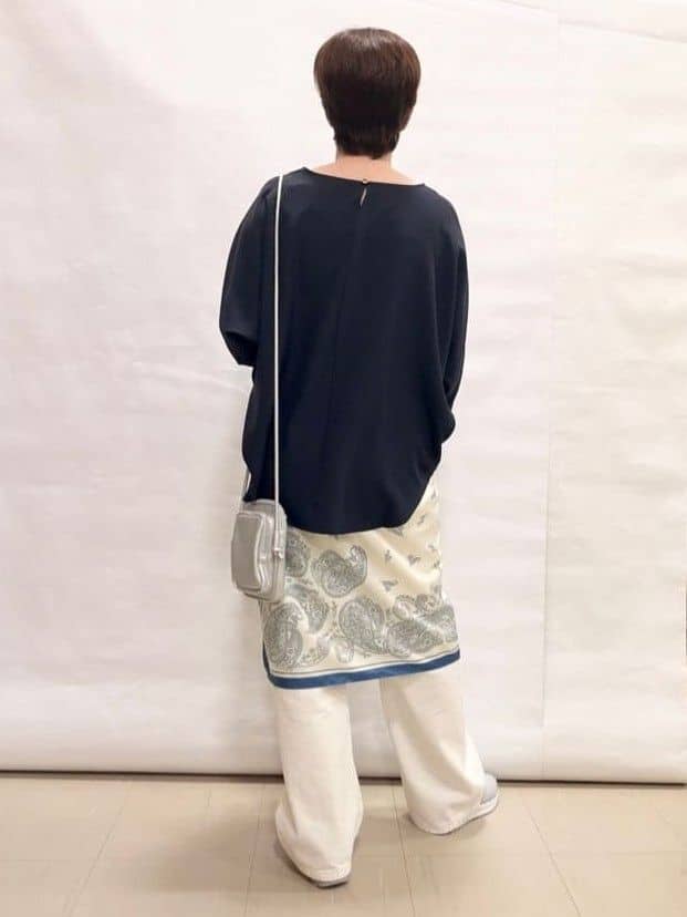 なっちゃんさんの「SHOO･LA･RUE｜【SHOO・LA・RUE DENIM/SS-LL】程よい厚みの ストレートデニムパンツ（10.5オン」を使ったコーディネート