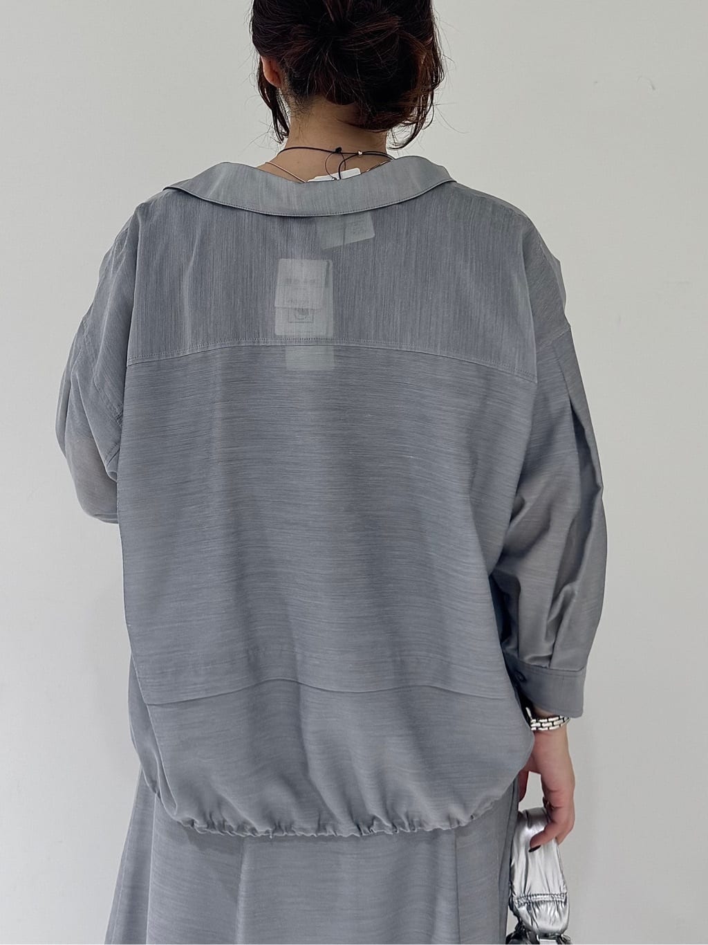 そんさんの「INDIVI｜【接触冷感／洗える／2WAY】ドロスト付 シアーシャンブレーシャツ」を使ったコーディネート