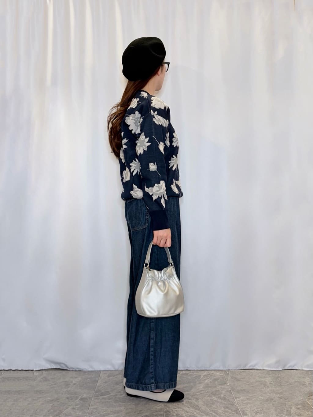 おうめさんの「SHOO･LA･RUE｜【洗濯機可/S-LL】ゆるシルエット 甘すぎない　大人の花柄もちもちニット」を使ったコーディネート