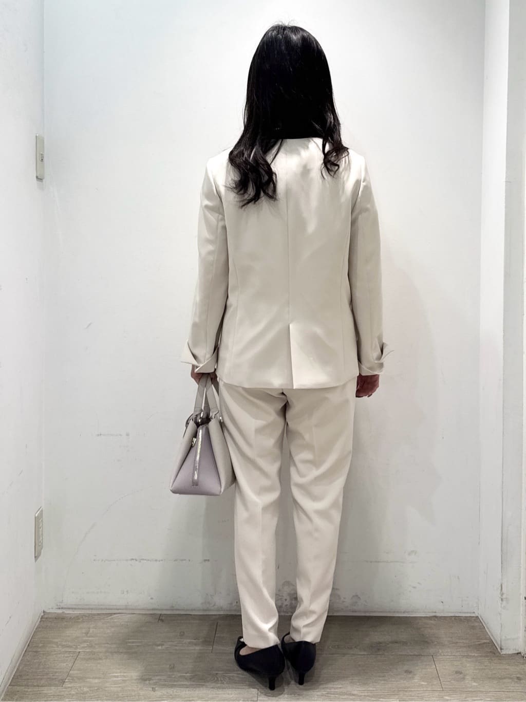 yuicciさんの「OPAQUE.CLIP｜《通勤／セットアップ対応》 パイピングVネックジャケット【洗濯機OK】」を使ったコーディネート
