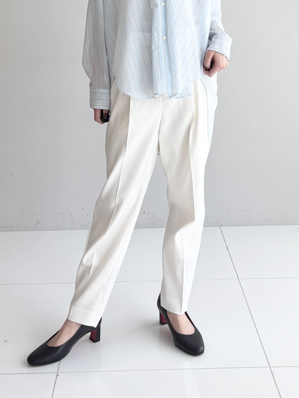 清水夏姫さんの「DRESSTERIOR｜シアー ストライプシャツ」を使ったコーディネート