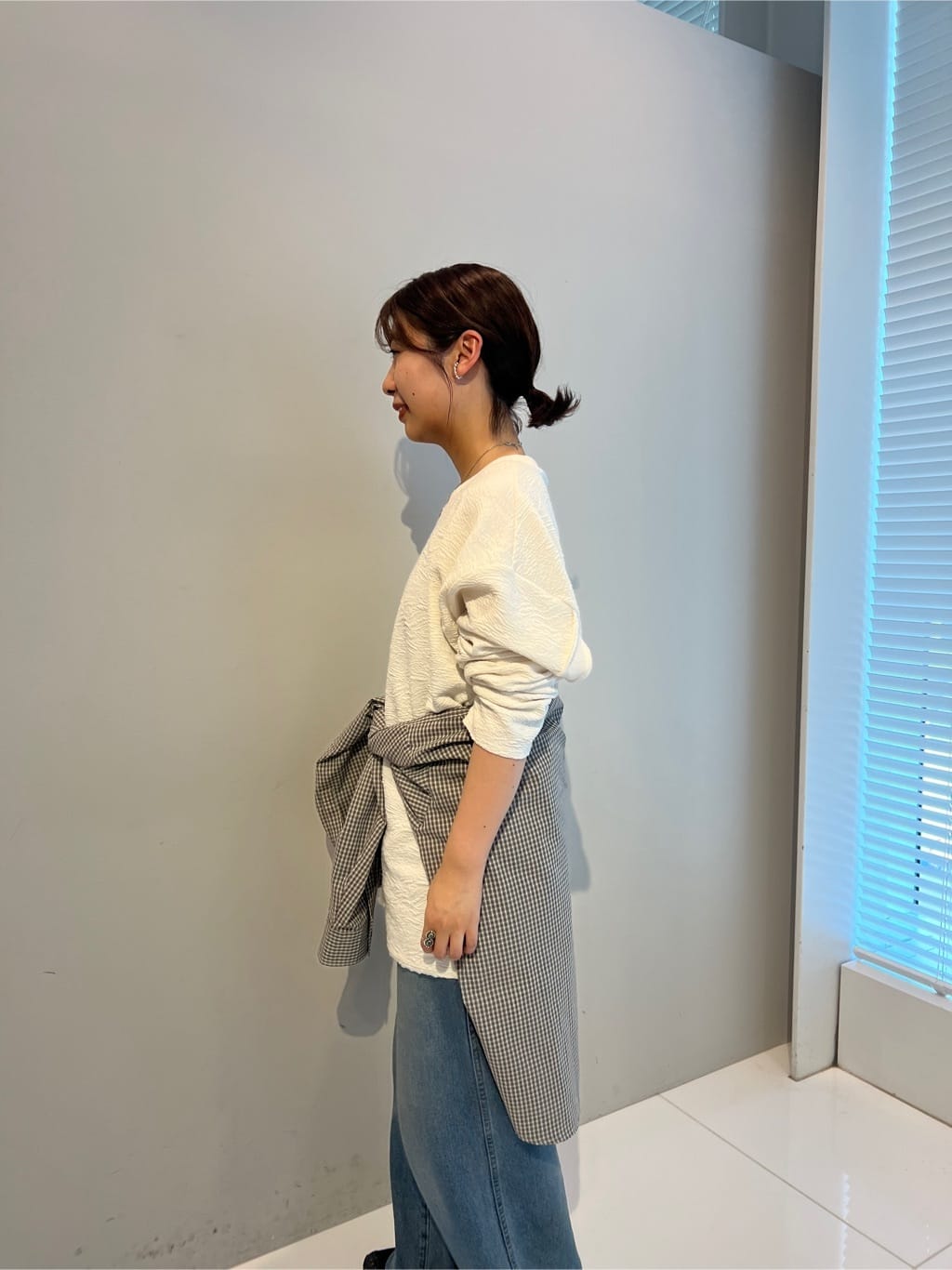 abeさんの「tk.TAKEO KIKUCHI｜アルチザンカットフクレジャカードカットソー」を使ったコーディネート