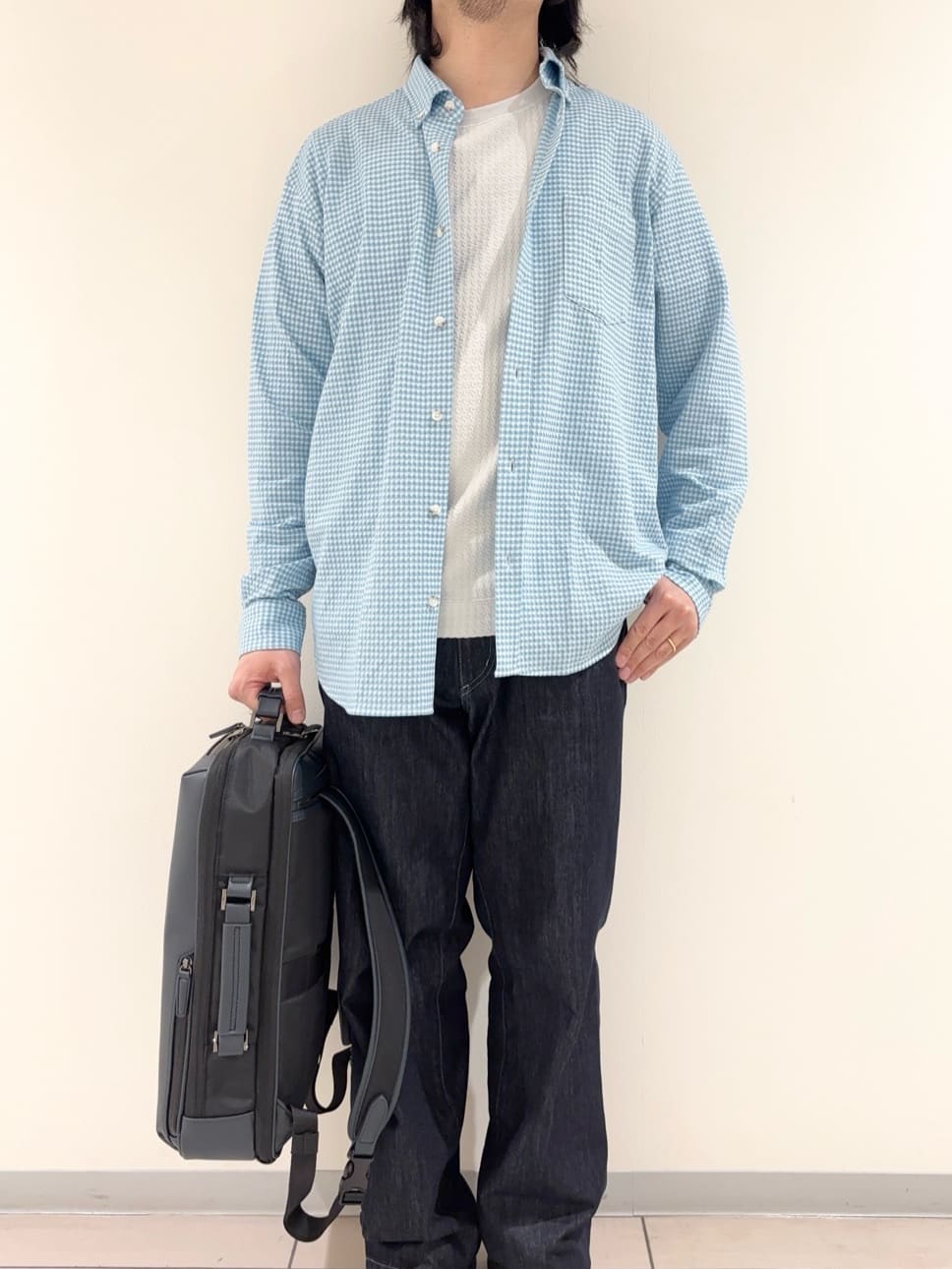 及川さんの「TAKEO KIKUCHI｜【抗菌防臭/シーズンレス】シアサッカーギンガムチェック ストレッチシャツ」を使ったコーディネート