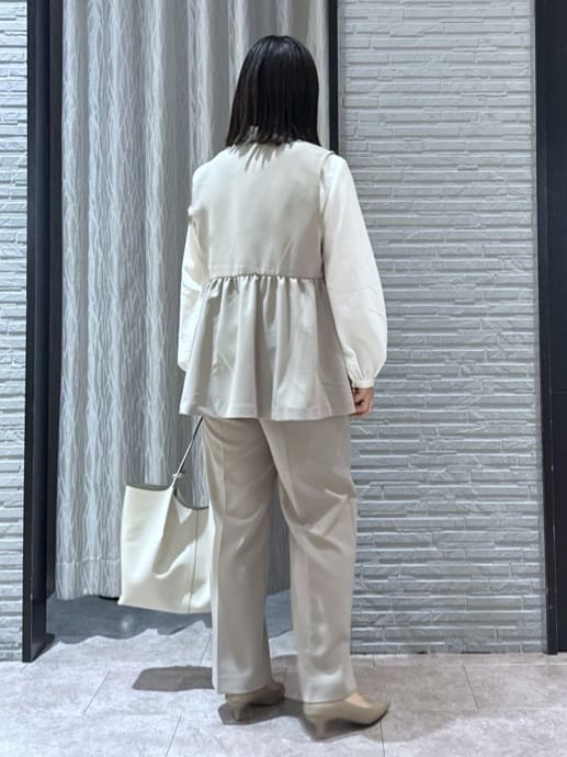 chさんの「THE SHOP TK｜【通勤・きちんと見えに】ダブルクロス ペプラムジレ/セットアップ可」を使ったコーディネート