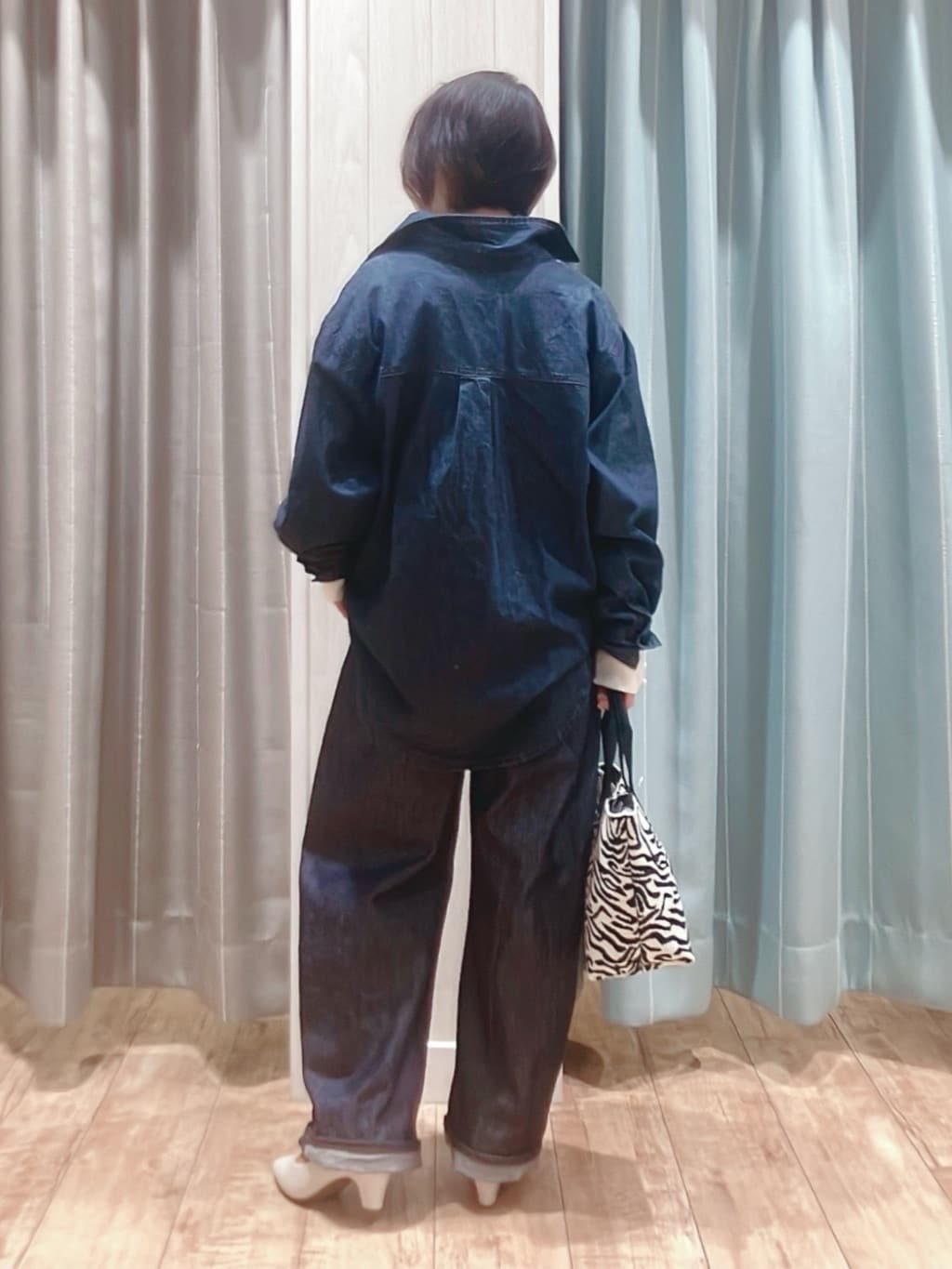aaamiさんの「SHOO･LA･RUE｜【SHOO・LA・RUE DENIM/高レビュー】ゆるっと決まる こなれカーブデニムパンツ」を使ったコーディネート