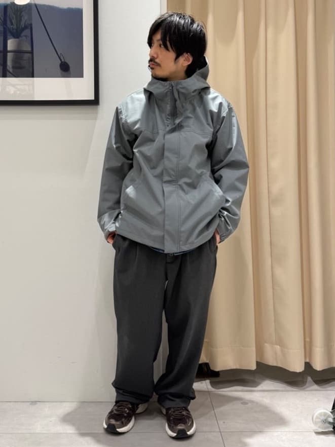 はさんの「THE SHOP TK｜【季節の変わり目に最適】ナイロンマウンテンパーカ  防風/洗濯機OK」を使ったコーディネート