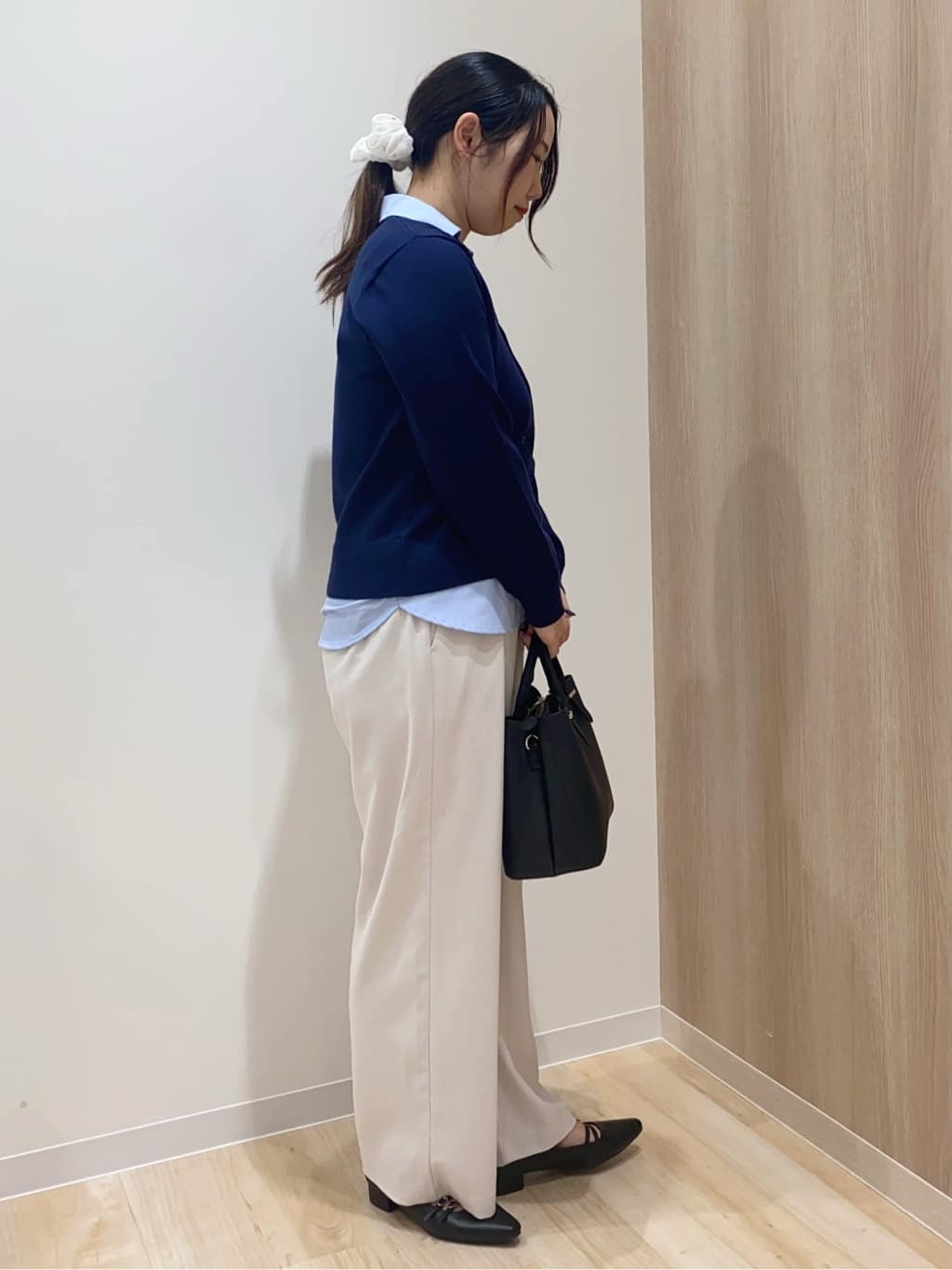 HANAさんの「grove｜シャツドッキング ニットカーディガン」を使ったコーディネート