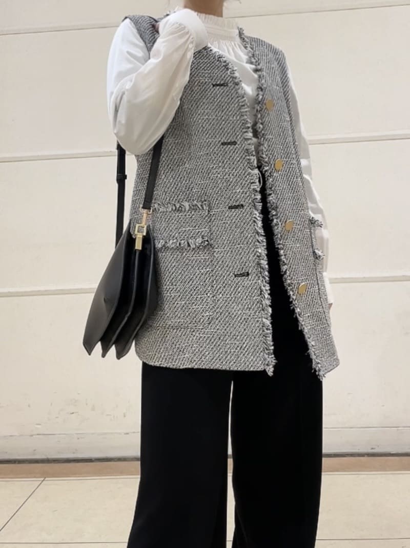 watanabeさんの「UNTITLED｜【オンオフ使える】スラブツイード ジレ」を使ったコーディネート