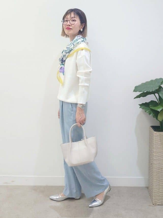 MUTSUKOさんの「UNTITLED｜【洗える/後ろウエストゴム】シャンブレーワイドパンツ」を使ったコーディネート