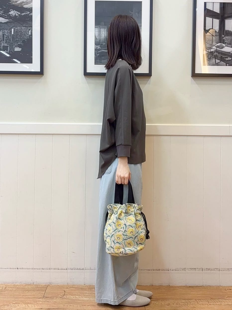えぬさんの「SHOO･LA･RUE｜【着丈選べる/体型カバー/洗濯機可】さらさらとろん ドルマンブラウス」を使ったコーディネート