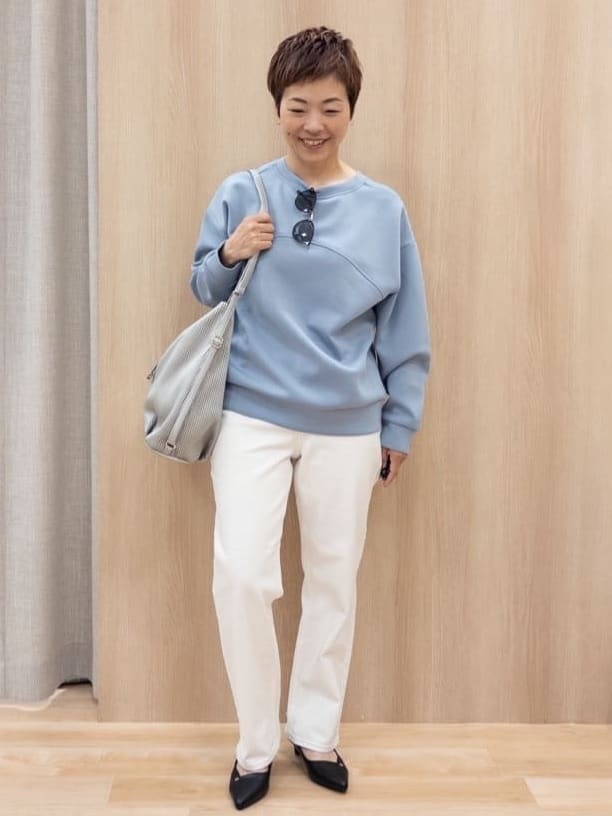 シュウコさんの「grove｜【選べる着丈】大人のためのストレートデニムパンツ」を使ったコーディネート