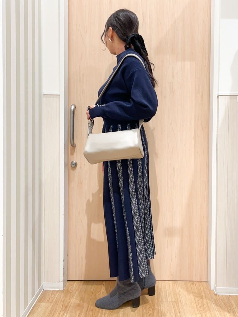 natsumiさんの「SHOO･LA･RUE｜【洗濯機可/セットアップ可/インせず着られる】もちもち裾ラウンドニット」を使ったコーディネート