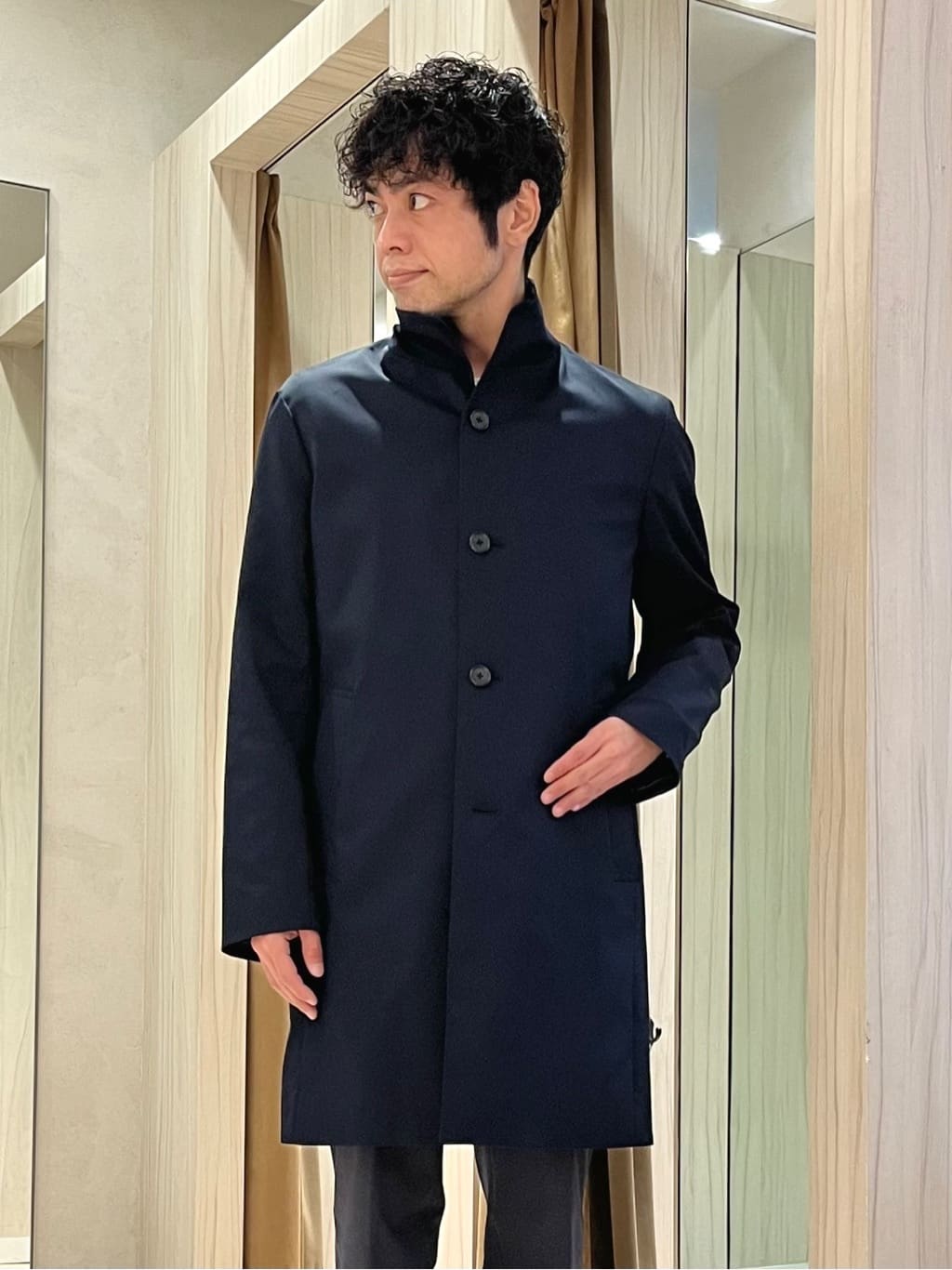 URAさんの「TAKEO KIKUCHI｜撥水ツイル スタンドカラー コート」を使ったコーディネート