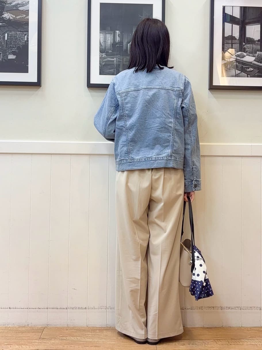 えぬさんの「SHOO･LA･RUE｜【2点セット/洗濯機可】時短でコーデが決まる ジャンドレ+リブインナー」を使ったコーディネート