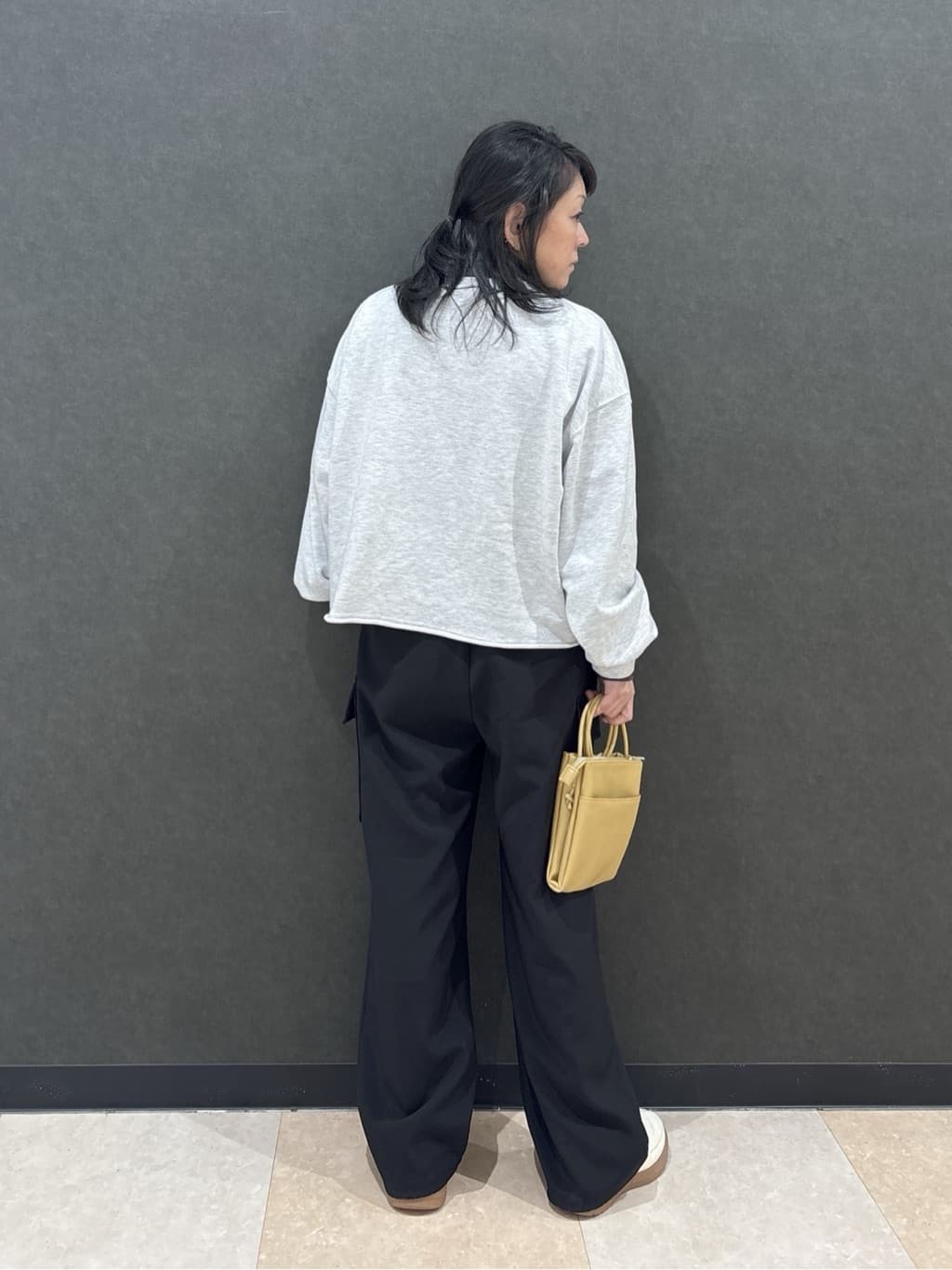 わかさんの「SHOO･LA･RUE｜【洗濯機可/S-LL】コーデの主役になる ロゴアソート 裏毛スウェット」を使ったコーディネート
