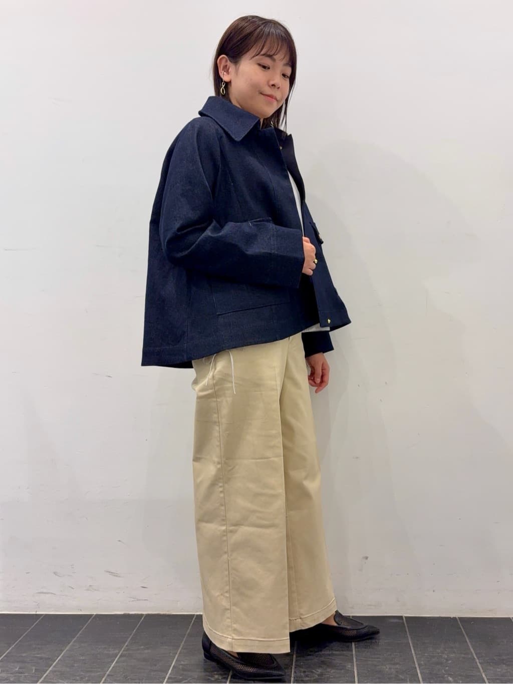 おしずさんの「THE SHOP TK｜大人かっこいい 軽やかデニム＆チノブルゾン」を使ったコーディネート