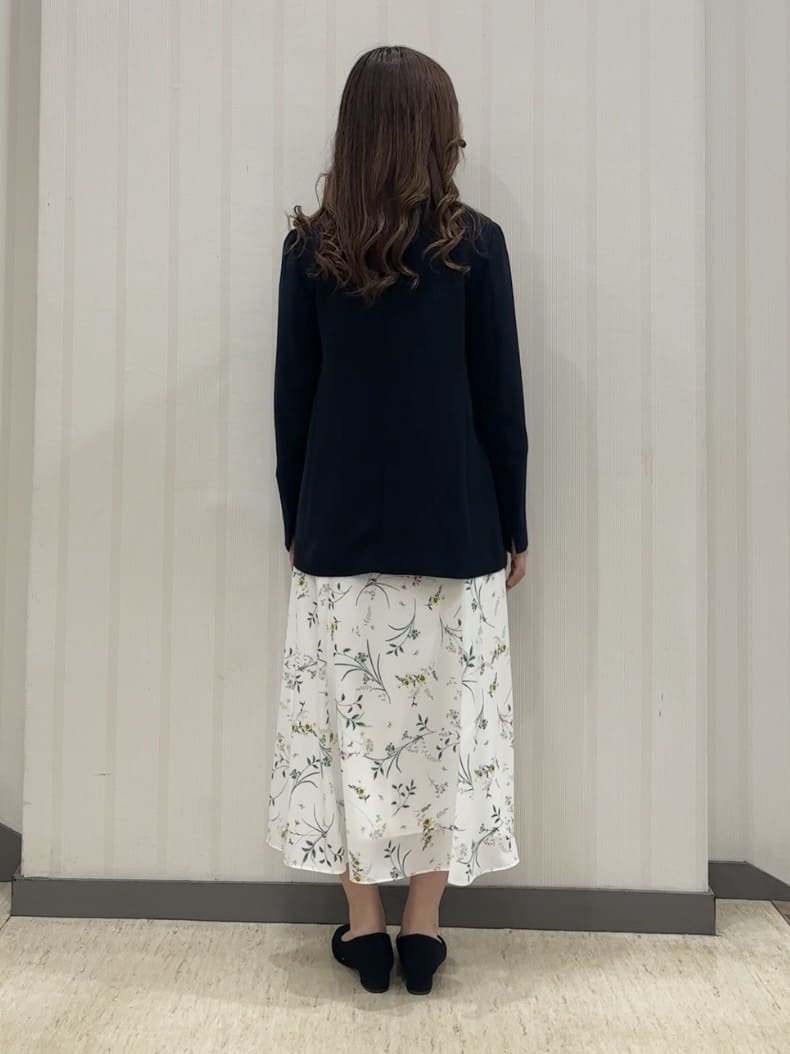 ちひさんの「INDIVI｜【SETUP可能】モダンフラワー柄フレアスカート」を使ったコーディネート