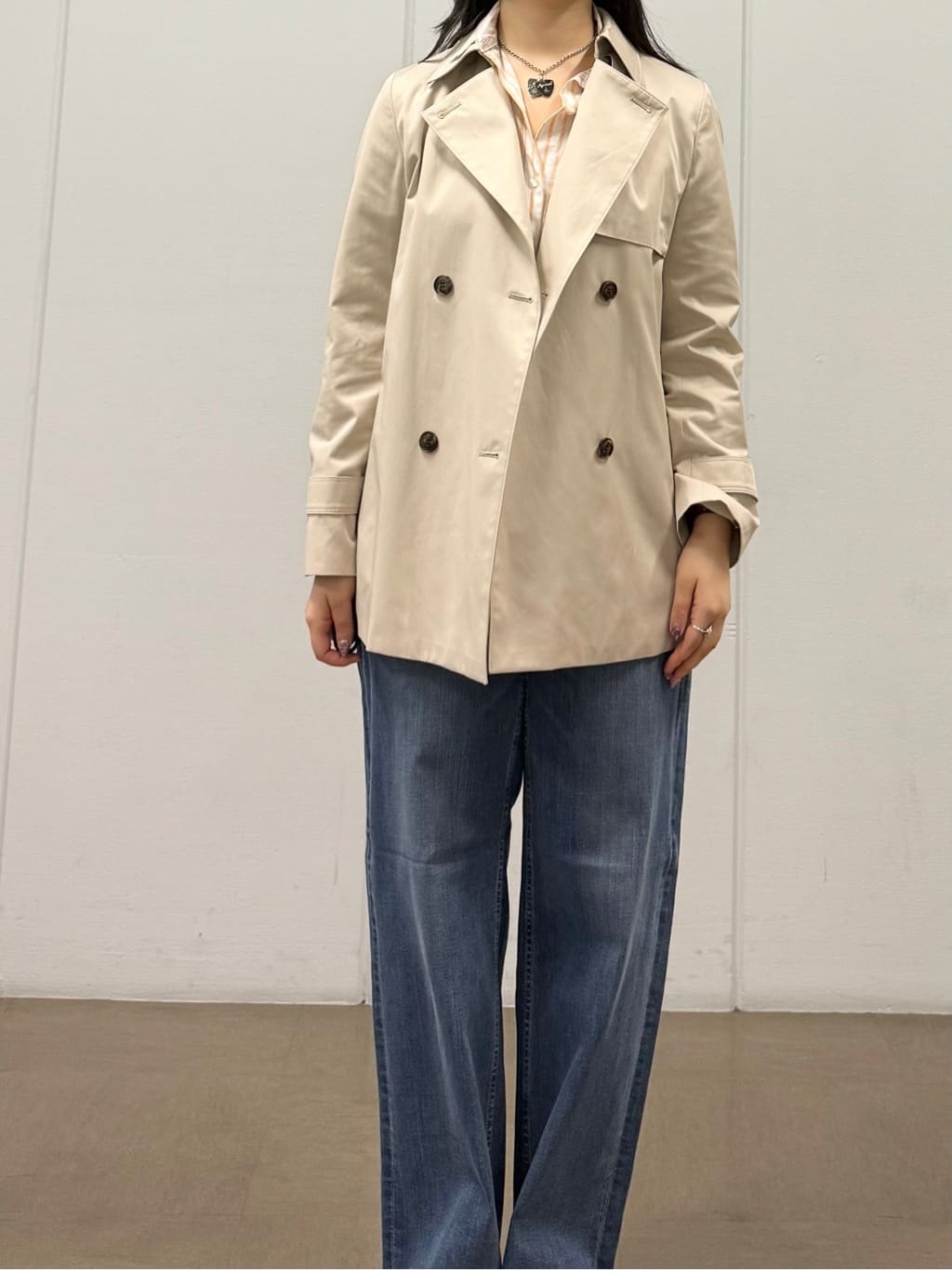 mizukiさんの「INDIVI｜【花粉付着防止／撥水／UVケア】名品トレンチコート」を使ったコーディネート