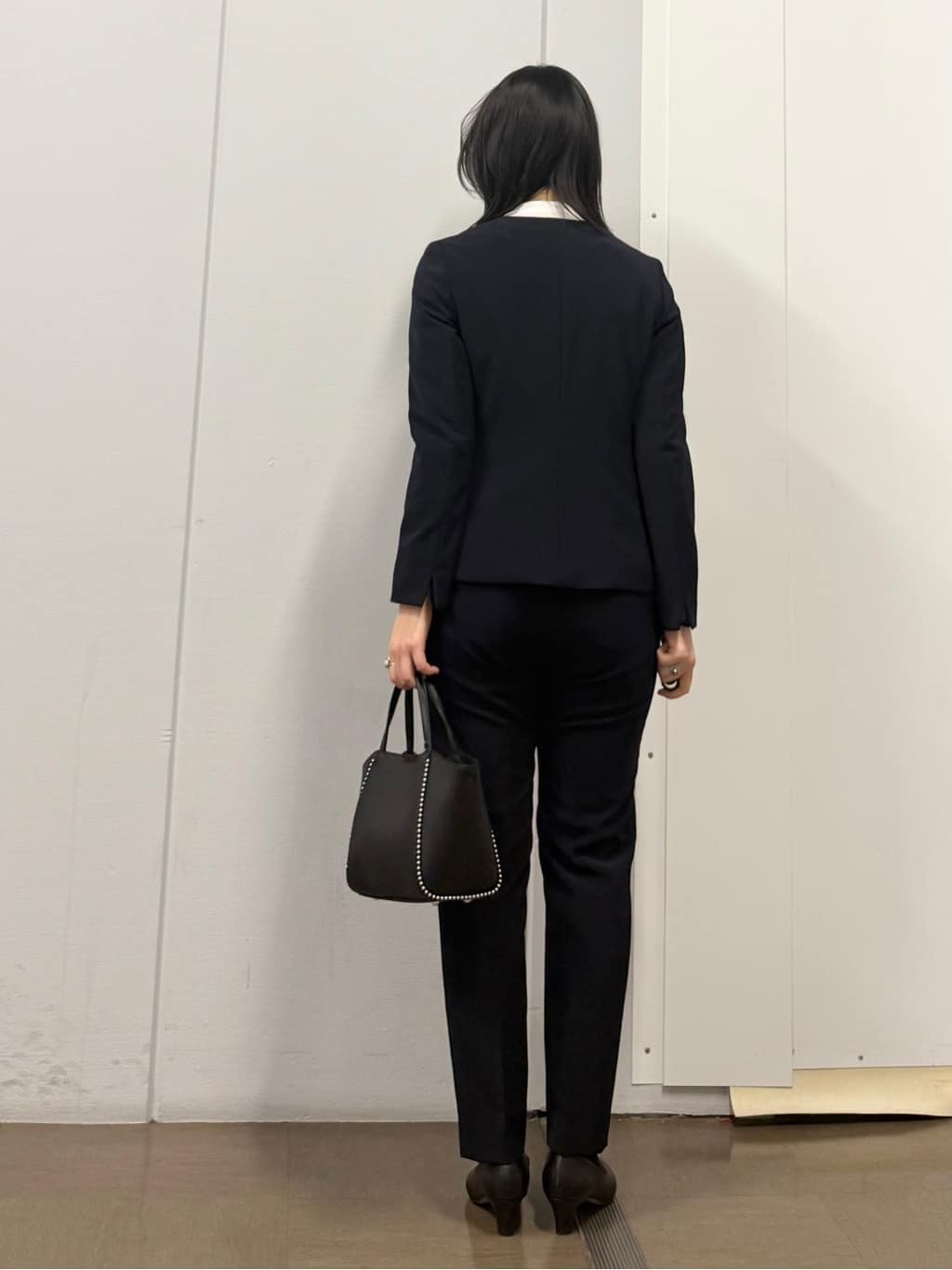 mizukiさんの「INDIVI｜【2WAY／シアー】バイアスチェック柄＆無地 カシュクールシャツ」を使ったコーディネート