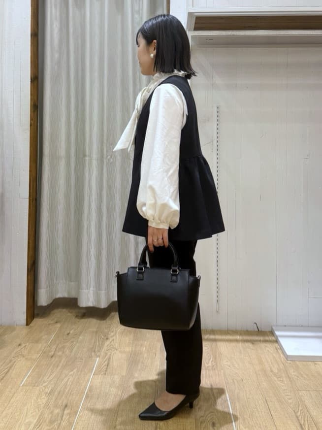 chさんの「THE SHOP TK｜【通勤・きちんと見えに】ダブルクロス ペプラムジレ/セットアップ可」を使ったコーディネート