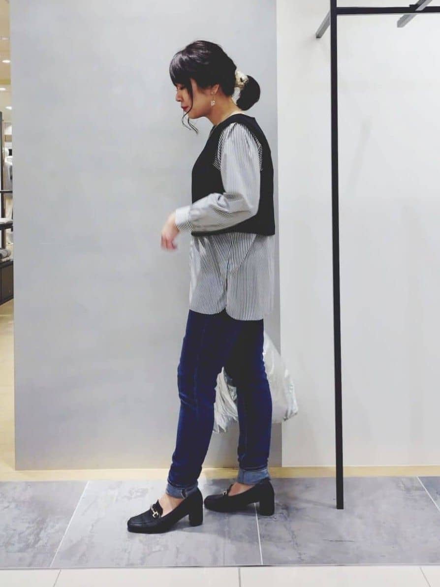 TOMOMIさんの「INDIVI｜【通年活躍！褒められデニム】スキニー デニムパンツ」を使ったコーディネート
