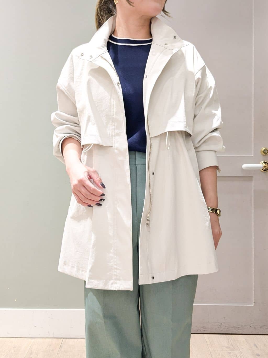 kuwawaさんの「grove｜【撥水／シルエット2WAY】羽織るだけでサマになる、スタンドネックテントラインコート」を使ったコーディネート