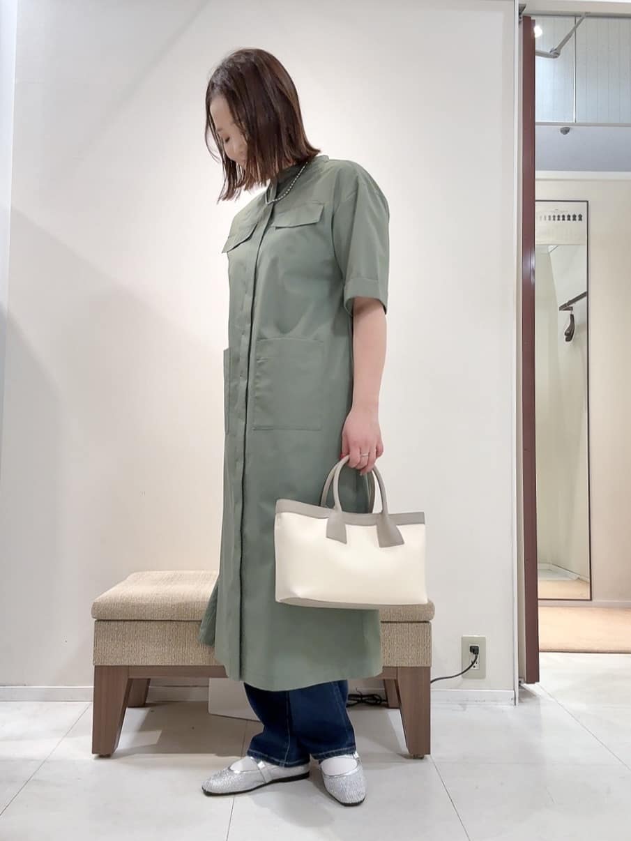 YUIさんの「UNTITLED｜◆【洗える/前開きボタン】シャンブレーシャツワンピース」を使ったコーディネート