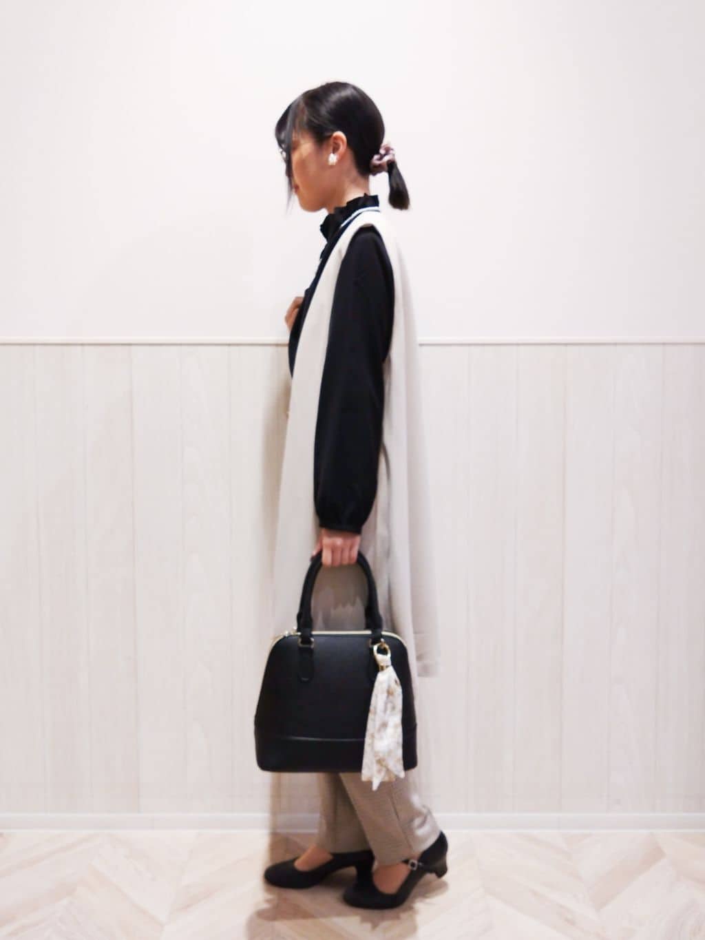 Suzuさんの「SHOO･LA･RUE｜【洗濯機可/セットアップ可/S-3L】きちんと楽に。カットジョーゼット ロングジレ」を使ったコーディネート