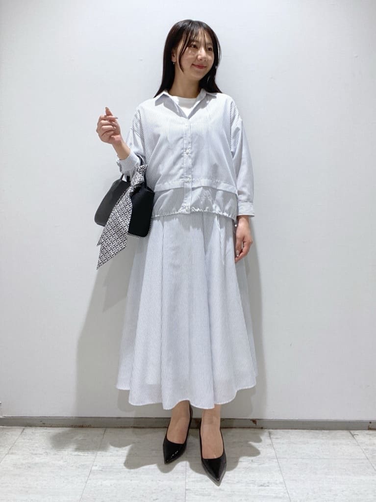 meiさんの「INDIVI｜【接触冷感／洗える／2WAY】ドロスト付 シアーシャンブレーシャツ」を使ったコーディネート