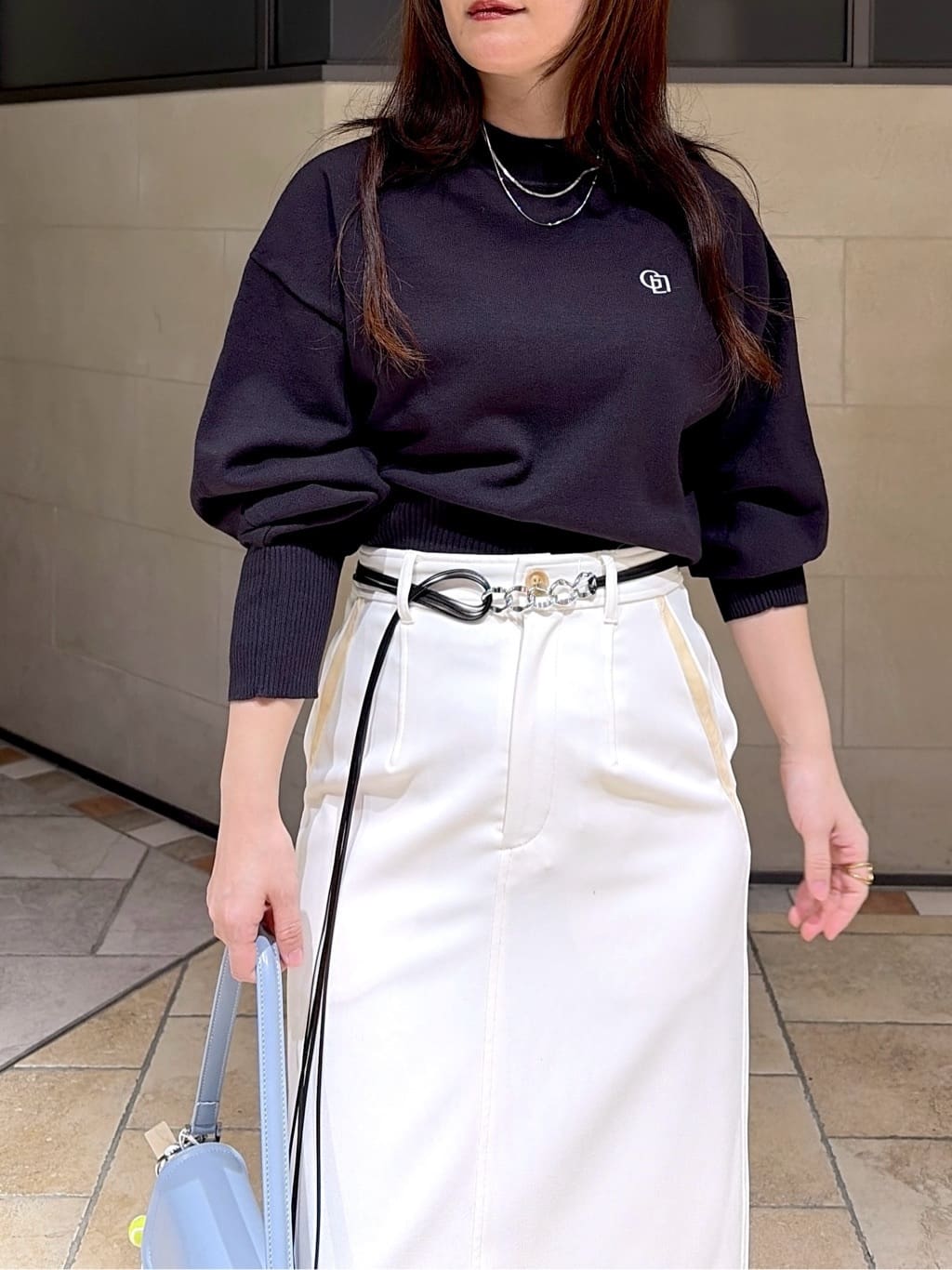 よねさんの「INDIVI｜Timeless｜フォルムロゴニット」を使ったコーディネート