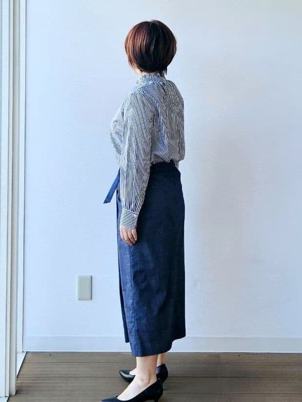 やじまさんの「UNTITLED｜◆【コットン100/洗える】シャーリングフリルネックブラウス」を使ったコーディネート