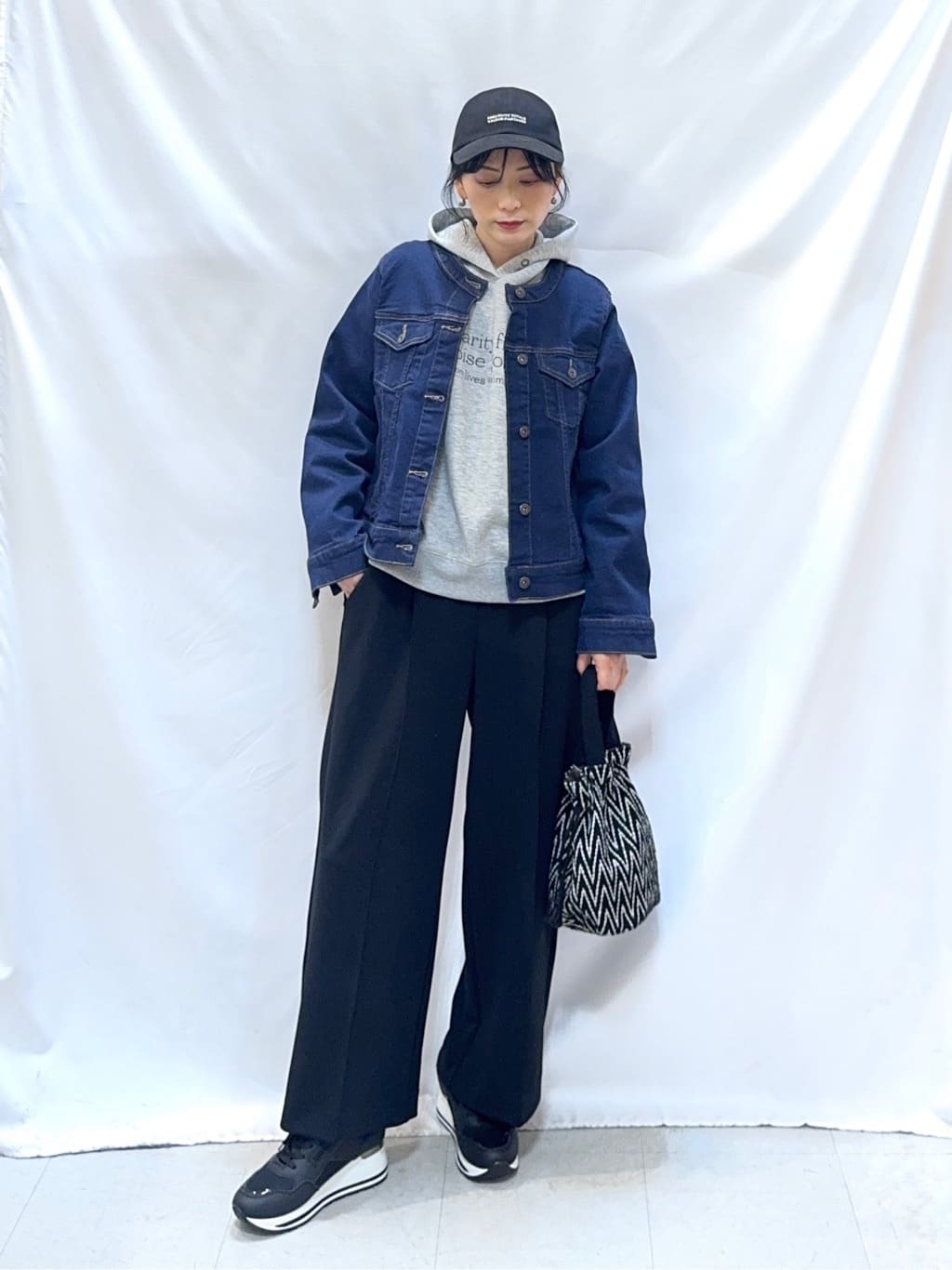𝐇𝐢𝐫𝐨𝐦𝐢さんの「SHOO･LA･RUE｜【SHOO・LA・RUE DENIM/S-LL/高レビュー】大人のための ノーカラーデニムジャケット」を使ったコーディネート