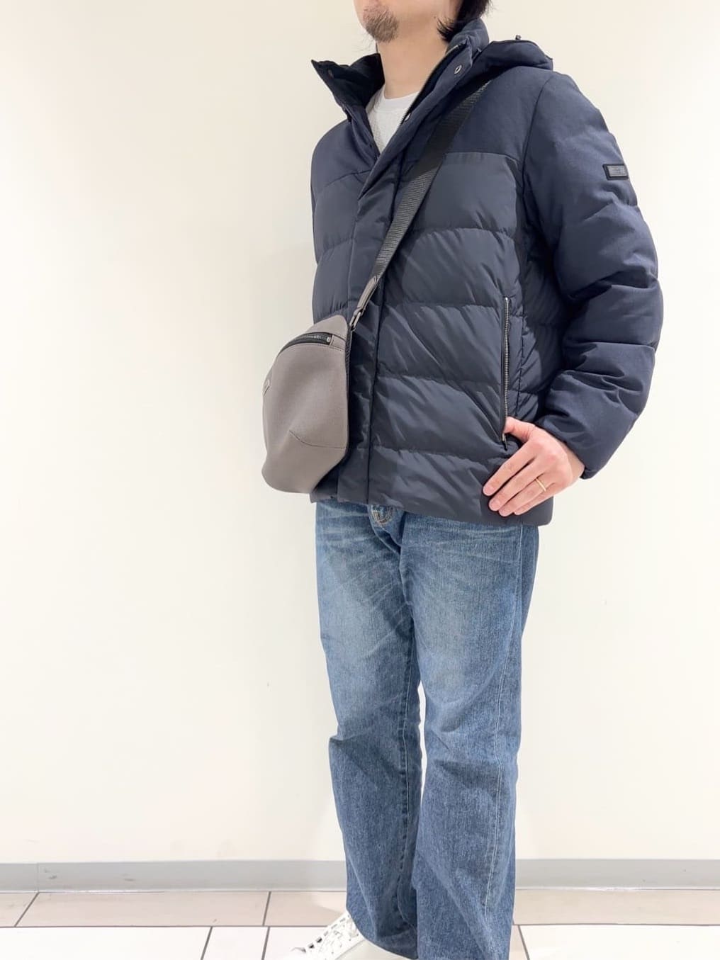 及川さんの「TAKEO KIKUCHI｜カラーコンビ ダウンブルゾン」を使ったコーディネート