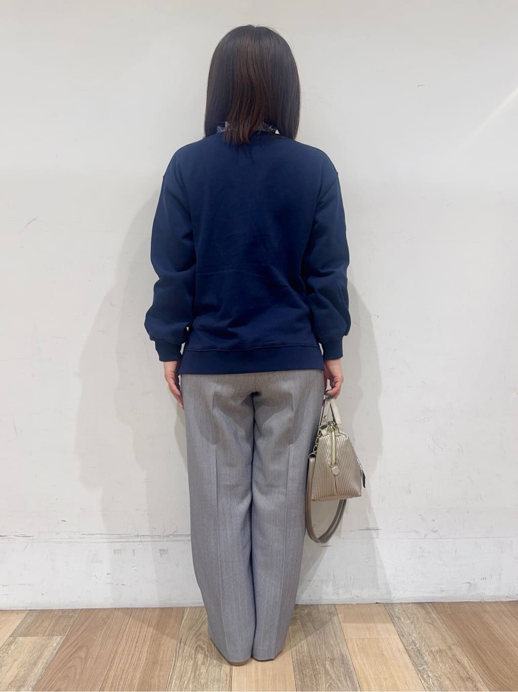 miさんの「grove｜刺繍ロゴ裏毛スウェットプルオーバー」を使ったコーディネート
