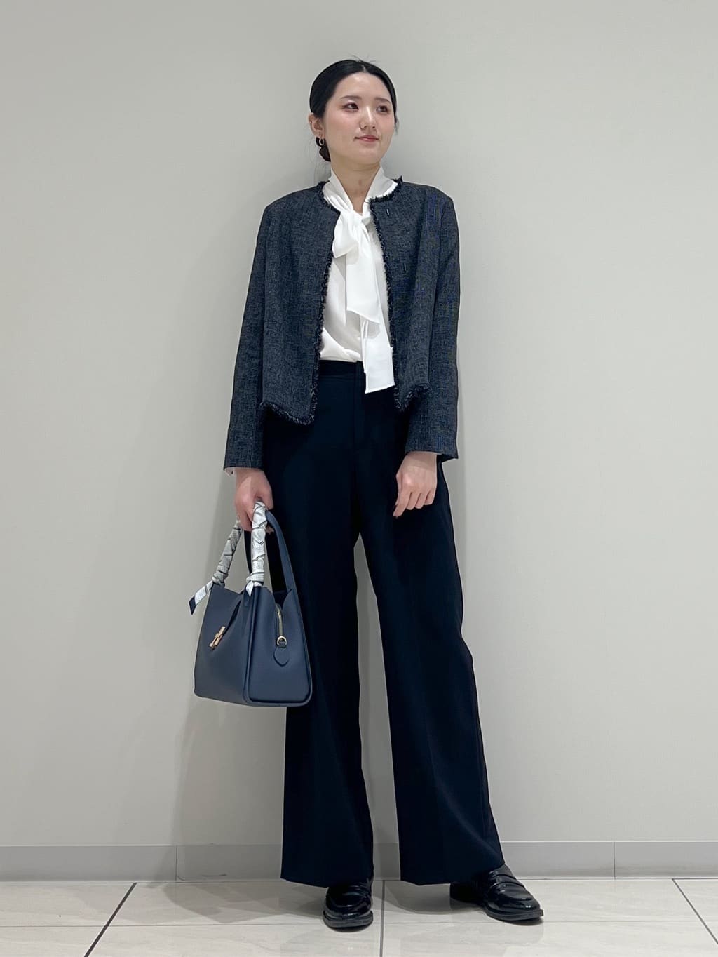 T.Kさんの「INDIVI｜【洗える】ジョーゼットボウタイブラウス」を使ったコーディネート
