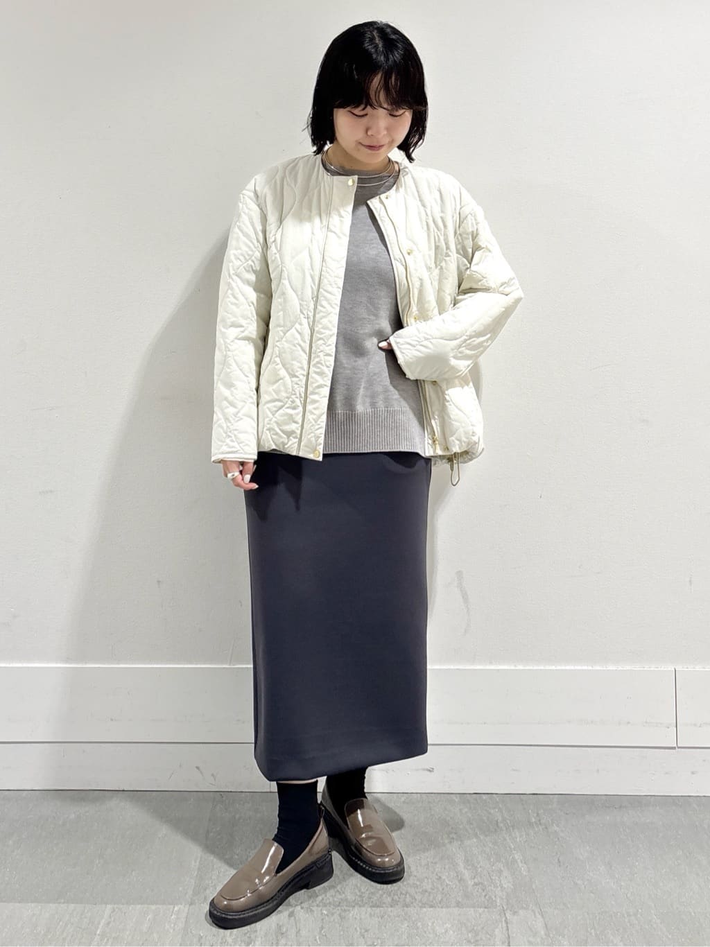 モエカさんの「UNTITLED｜【8色展開/体型カバー】魅せるタイムレスニット」を使ったコーディネート