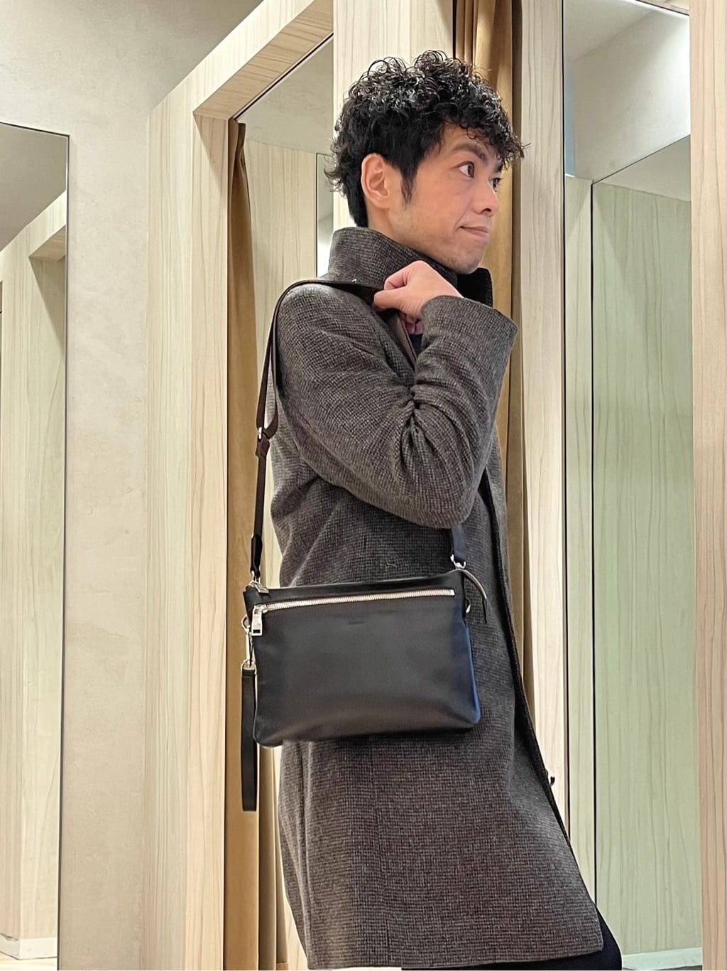 URAさんの「TAKEO KIKUCHI｜カシミヤブレンド ビーバー調ピンヘッドスタンドカラーコート」を使ったコーディネート