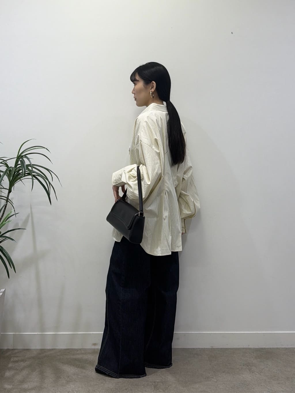 rinaさんの「INDIVI｜ハイウエストカットオフデニム」を使ったコーディネート
