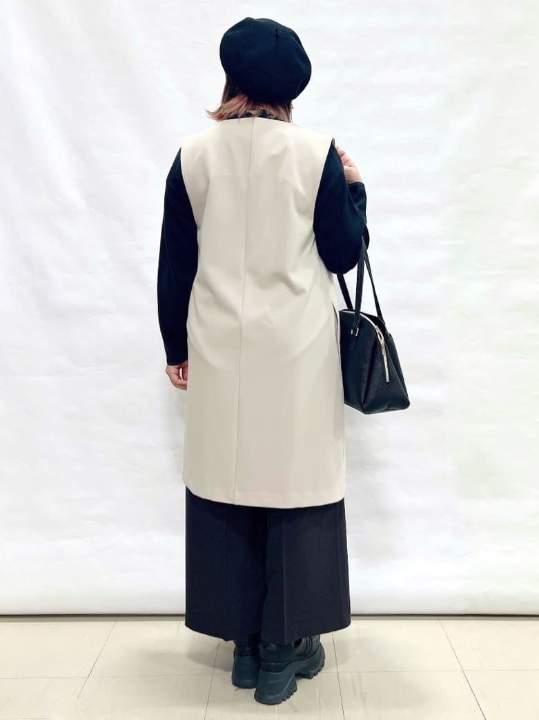 YUIさんの「SHOO･LA･RUE｜【洗濯機可/セットアップ可/S-3L】きちんと楽に。カットジョーゼット ロングジレ」を使ったコーディネート