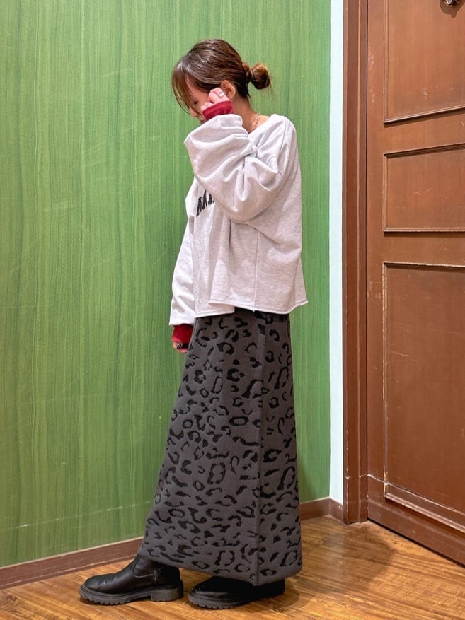 かおりさんの「SHOO･LA･RUE｜【洗濯機可/S-LL】コーデの主役になる ロゴアソート 裏毛スウェット」を使ったコーディネート
