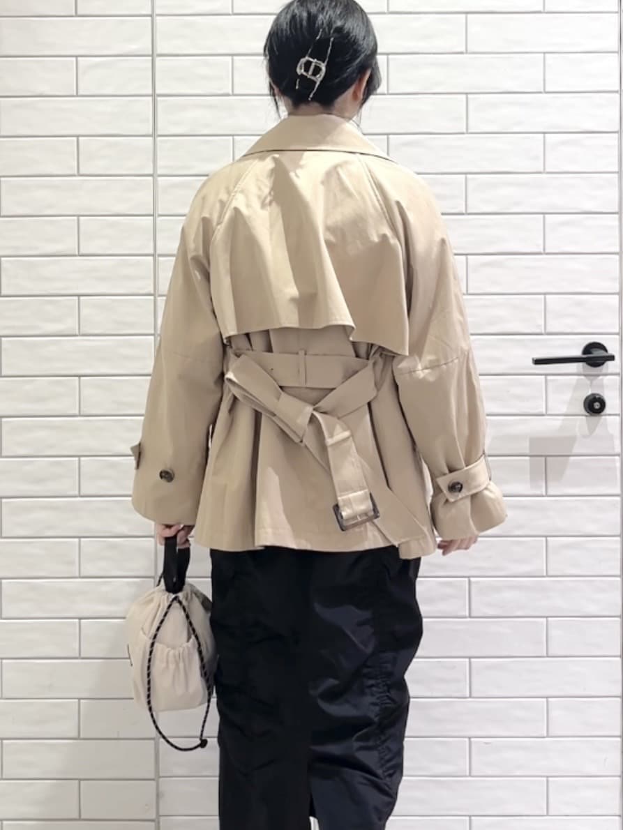 しおりさんの「OPAQUE.CLIP｜ミドルトレンチコート【洗濯機OK】」を使ったコーディネート