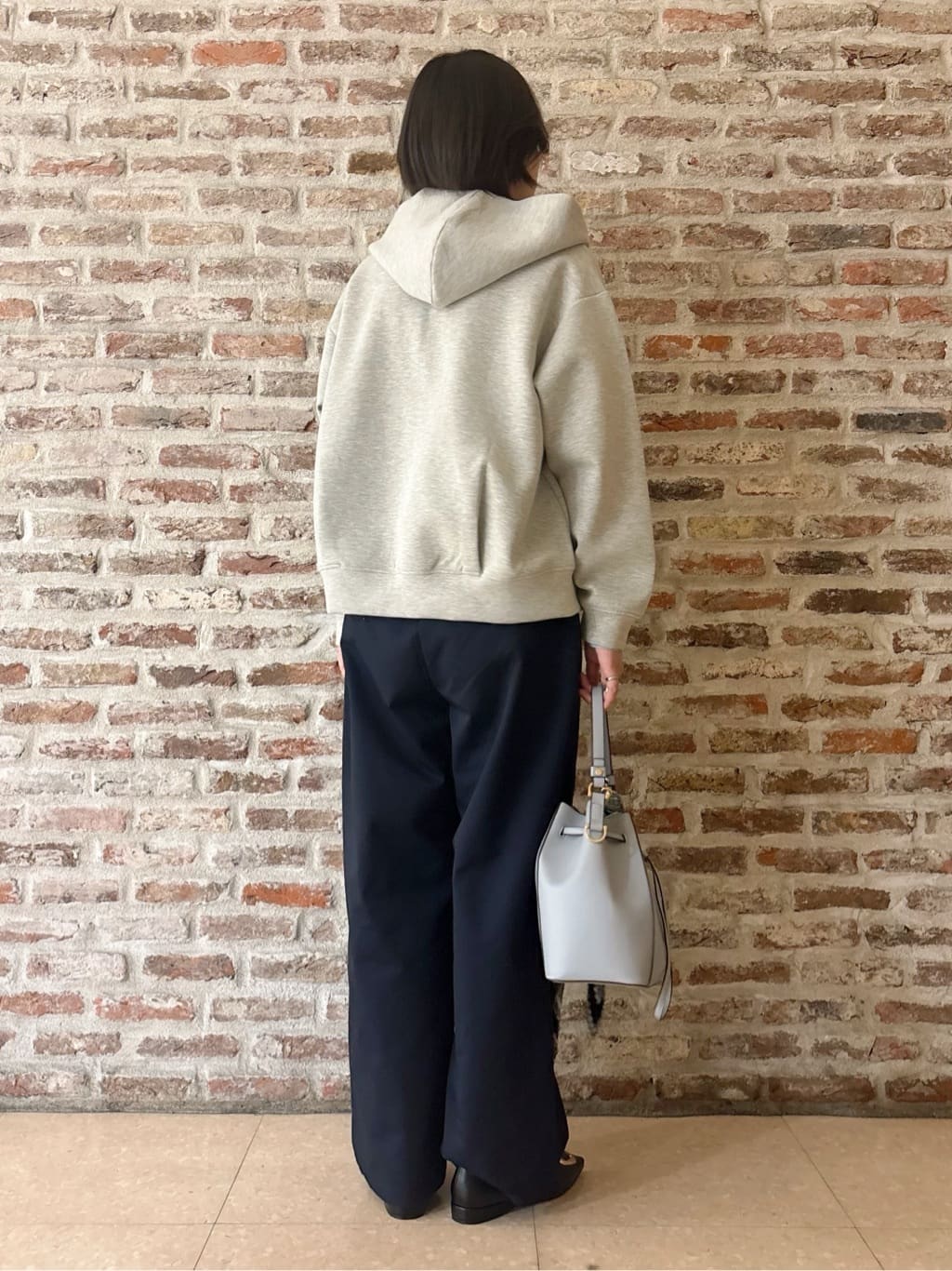 しばさんの「THE SHOP TK｜ダンボールジップパーカ」を使ったコーディネート