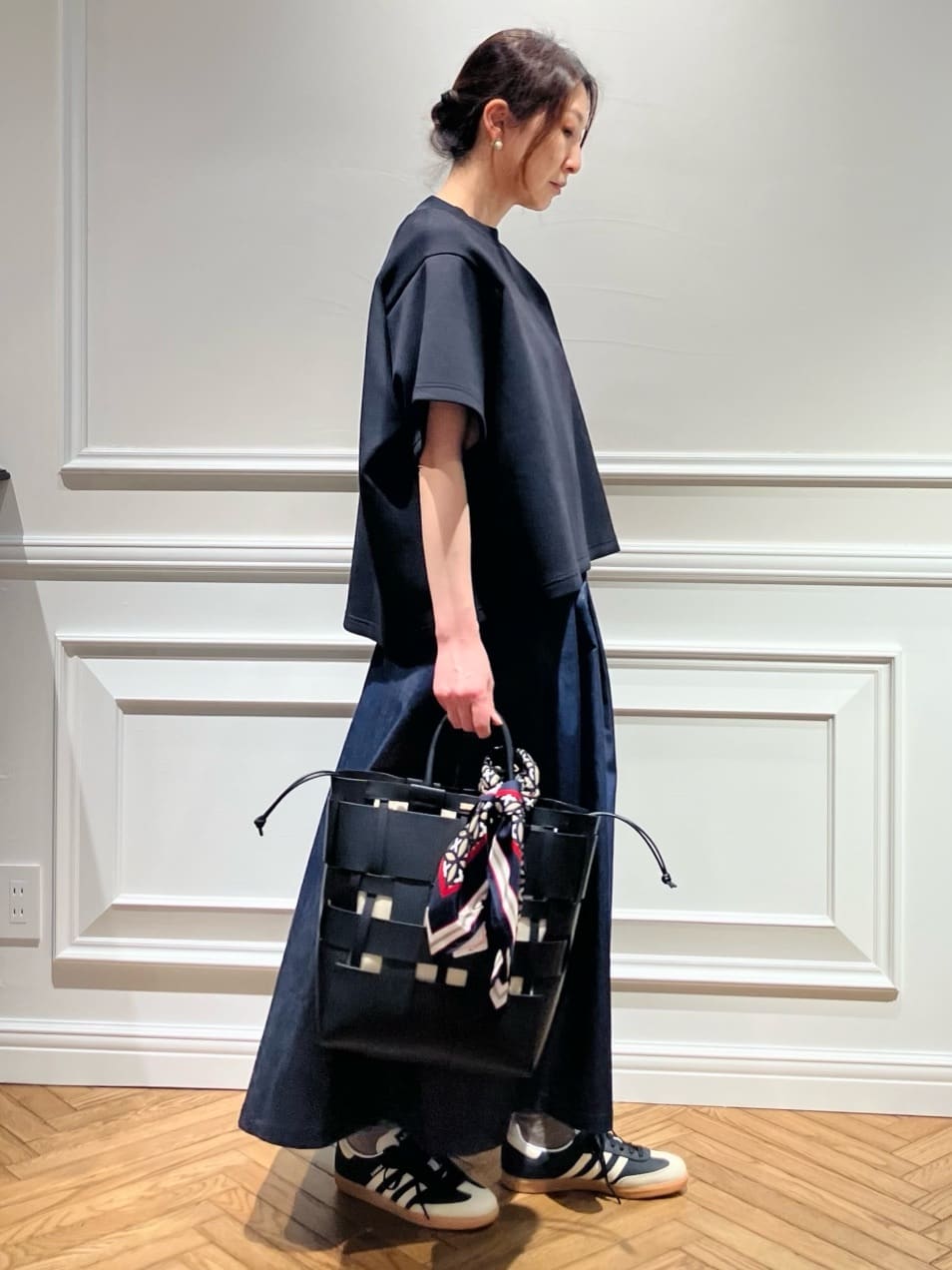TSUKUIさんの「DRESSTERIOR｜【接触冷感/吸水速乾】クールタッチ デニムライク タックスカート」を使ったコーディネート